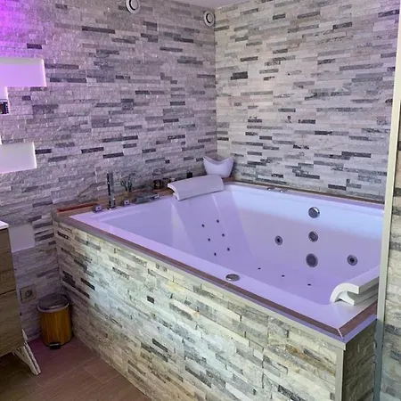Le Menhir Jacuzzi Lit 200x200 Apartamento