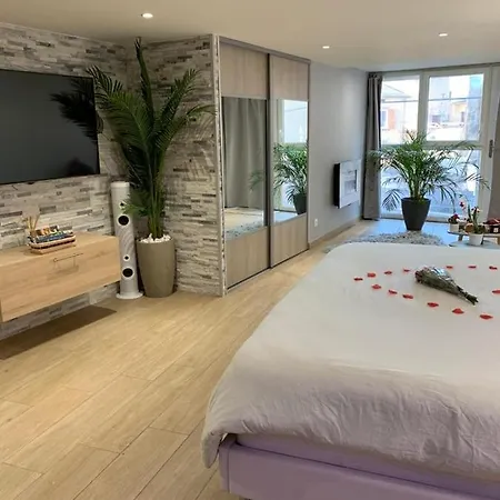 Le Menhir Jacuzzi Lit 200x200